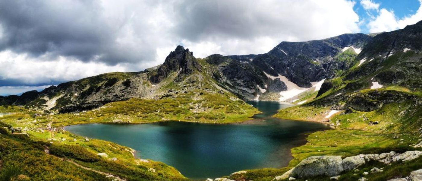 mountain-view-lake-bulgaria-unsplash